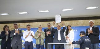 Governo do DF cria política inédita de apoio aos protetores de animais com cartões Ração e Castração 54946295865 8cfab10605 c