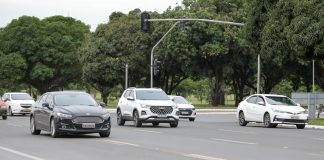 Prazo para pagamento do IPVA 2026 começa na segunda (23) carros