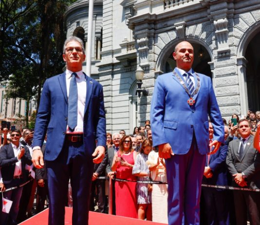 Saiba como foi a cerimônia de transmissão do cargo do governador Romeu Zema para Mateus Simões Romeu