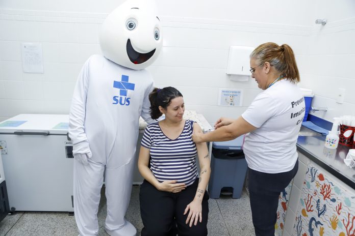 Vacinação gestante. Foto Jhonatan Cantarelle Agência Saúde DF