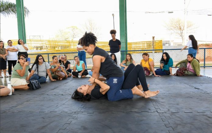 mulher luta