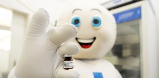 Viajantes e profissionais da área de turismo devem se vacinar contra o sarampo gotinha